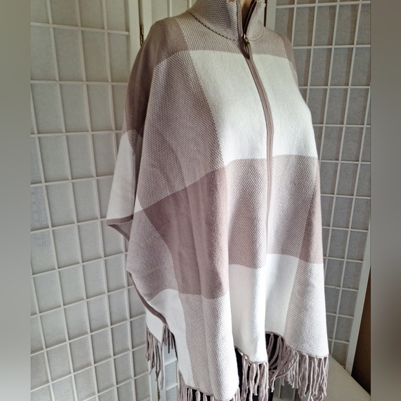 Christian Siriano Fringed Poncho Sweater, Woman's S/M - Picture 10 of 13